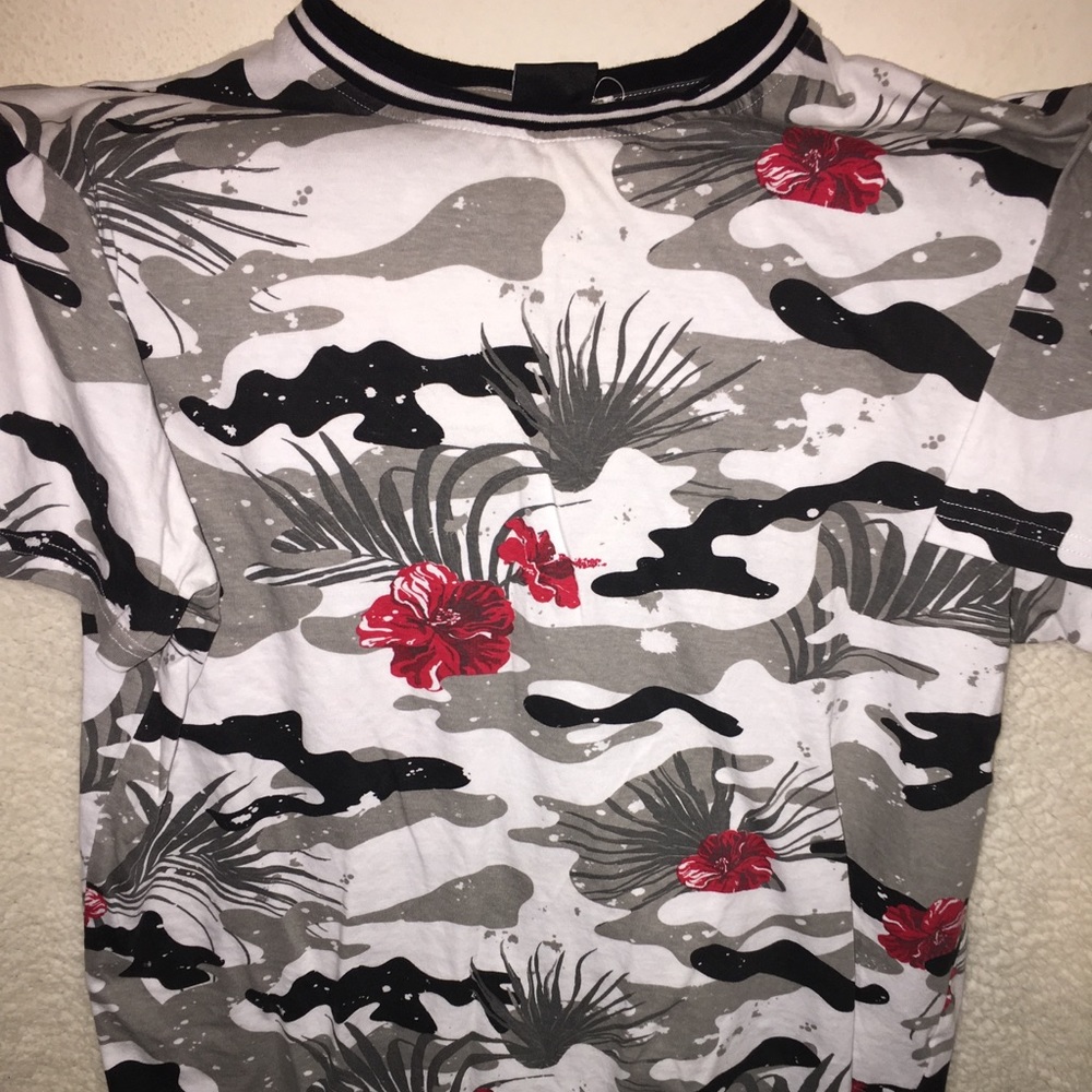 Camo/ flower shirt 🌺